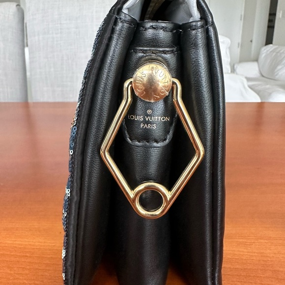 Louis Vuitton - Picture 8 of 10